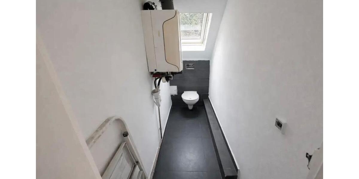 Dachgeschoßwohnung Saarbrücken West - 4 Zimmer, 110 m&sup2;, 750&euro; | Angebot:25118115