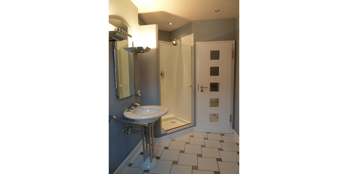 Dachgeschoßwohnung Schweinfurt Gartenstadt - 5 Zimmer, 242 m&sup2;, 1.800&euro; | Angebot:24700940