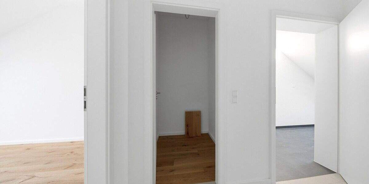 BLICKFANG: DG-Neubauwohnung mit 4 Zimmern, 2 Stellplätzen und Balkon mit wunderschöner Aussicht 4 zimmer