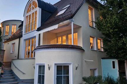 Haus Friedberg - 9 Zimmer, 350 m&sup2;, 6.500&euro; | Angebot:24666964