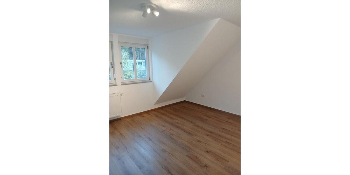 Dachgeschoßwohnung Siegen Eiserfeld - 3 Zimmer, 88 m&sup2;, 940&euro; | Angebot:24979754