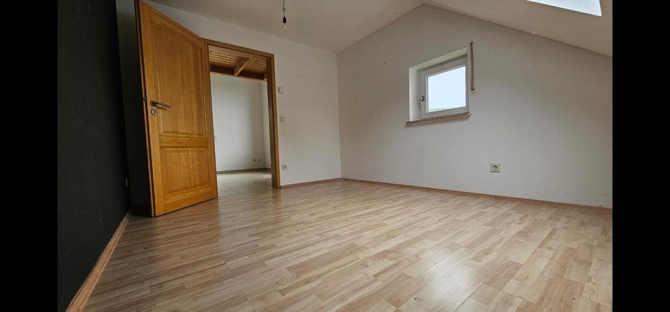 Dachgeschoßwohnung Bergneustadt - 3 Zimmer, 85 m&sup2;, 900&euro; | Angebot:26621317