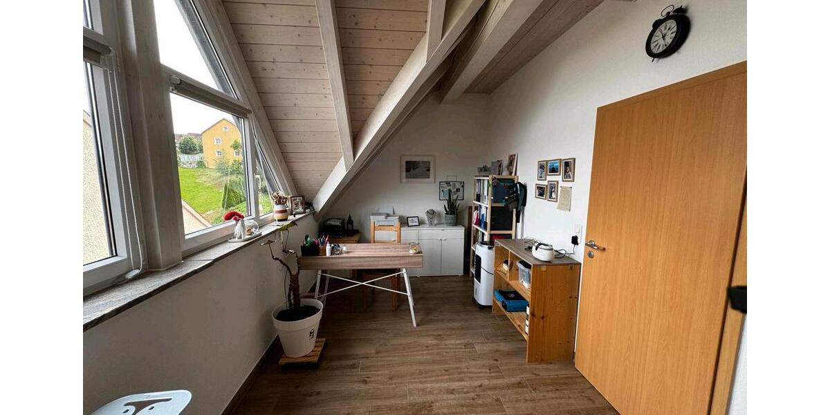 Dachgeschoßwohnung Velburg - 4 Zimmer, 105 m&sup2;, 840&euro; | Angebot:26050543