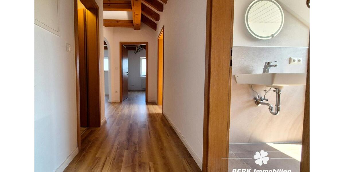 Dachgeschoßwohnung Röllbach - 3 Zimmer, 72 m&sup2;, 936&euro; | Angebot:23804446