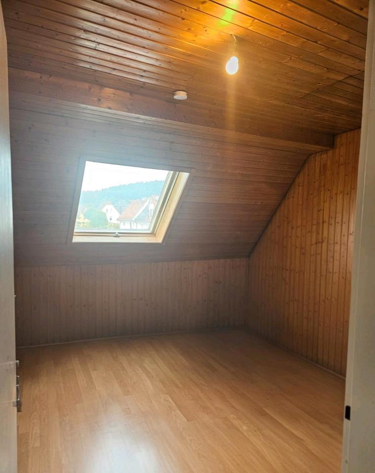 2-Zi. DG Wohnung in Tailfingen - mit EBK und perfekter Lage