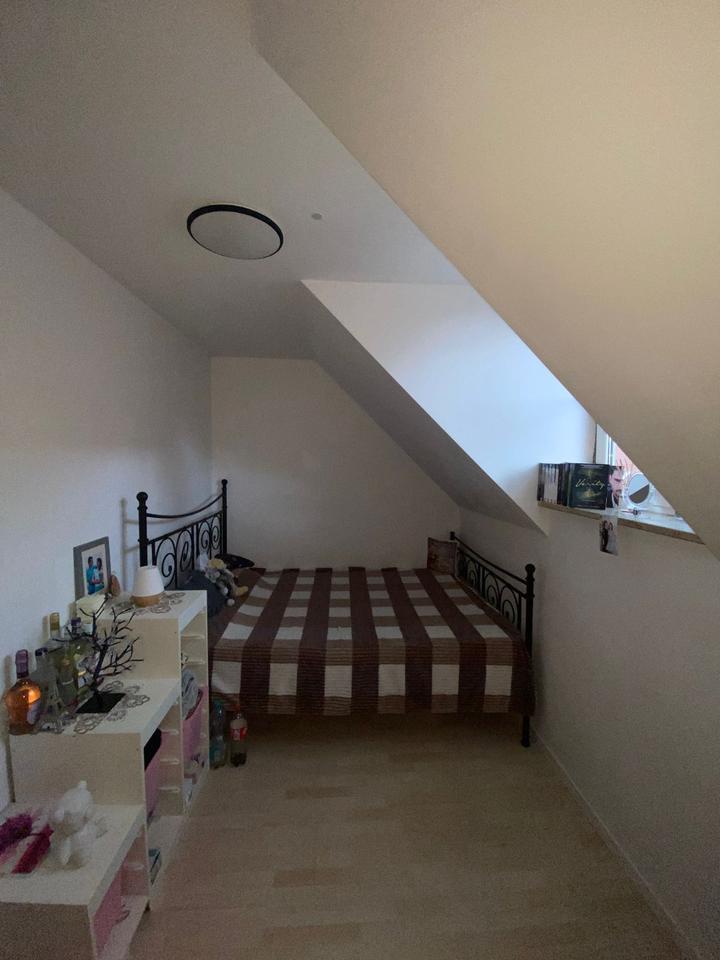 voll möbiliertes WG-Zimmer