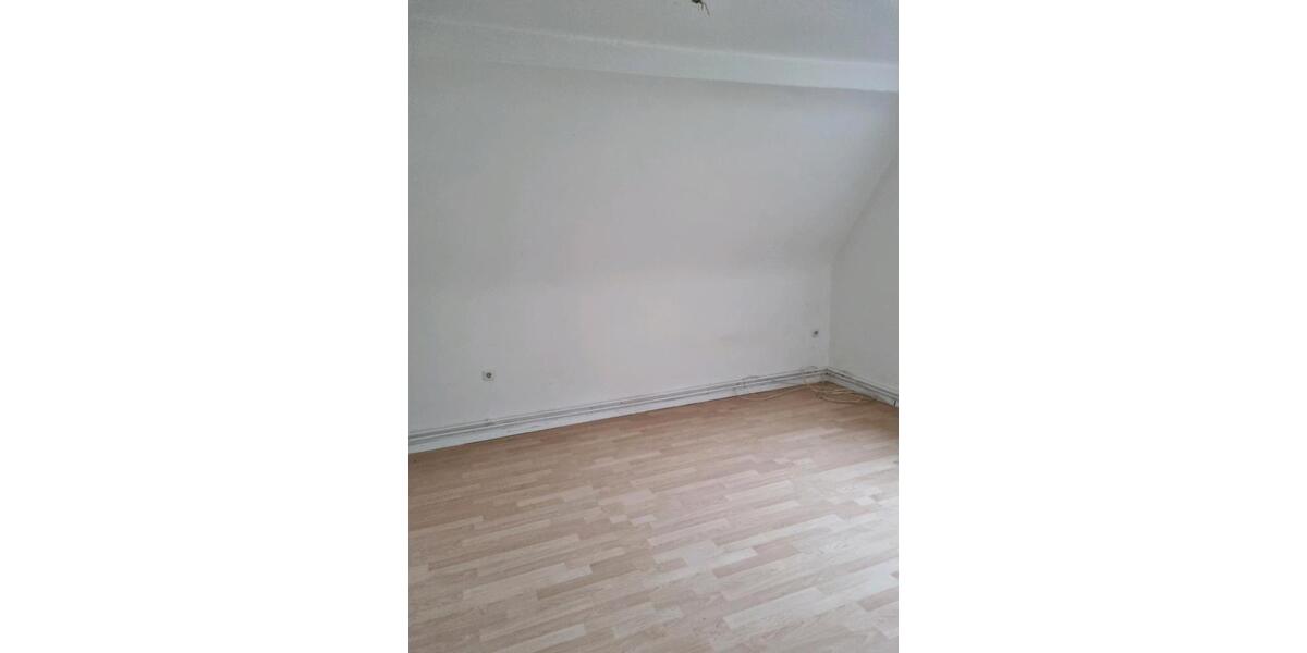 Dachgeschoßwohnung Altena - 4 Zimmer, 80 m&sup2;, 400&euro; | Angebot:25933430