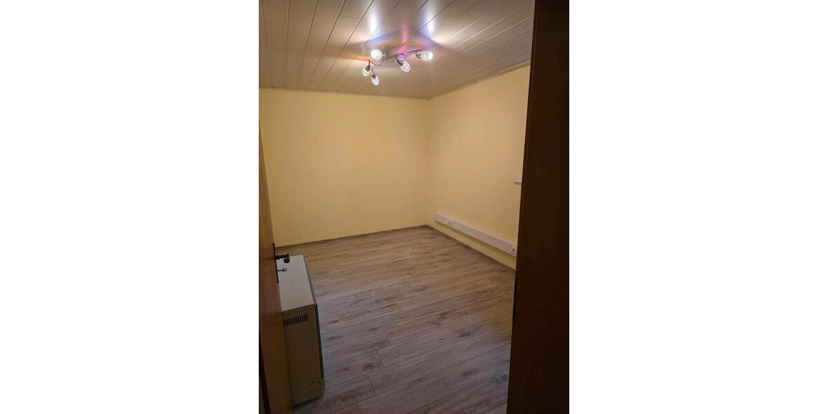 Erdgeschoßwohnung Weiding - 4 Zimmer, 103 m&sup2;, 750&euro; | Angebot:25048066