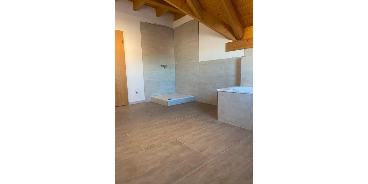 Dachgeschoßwohnung Kolitzheim - 4 Zimmer, 144 m&sup2;, 980&euro; | Angebot:26515791
