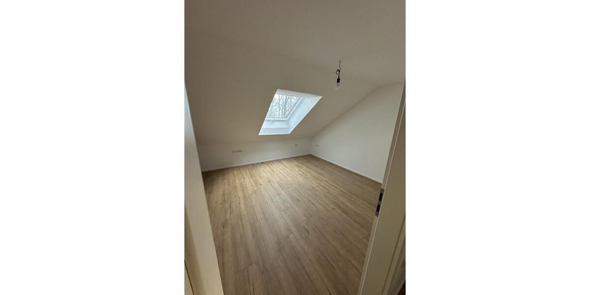 Dachgeschoßwohnung Schwebheim - 3 Zimmer, 78 m&sup2;, 850&euro; | Angebot:26039159