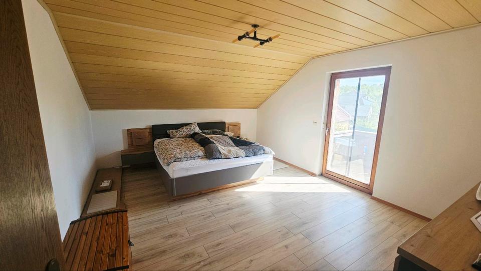 Dachgeschoßwohnung Mallersdorf-Pfaffenberg Pfaffenberg - 3.5 Zimmer, 120 m&sup2;, 800&euro; | Angebot:26624053