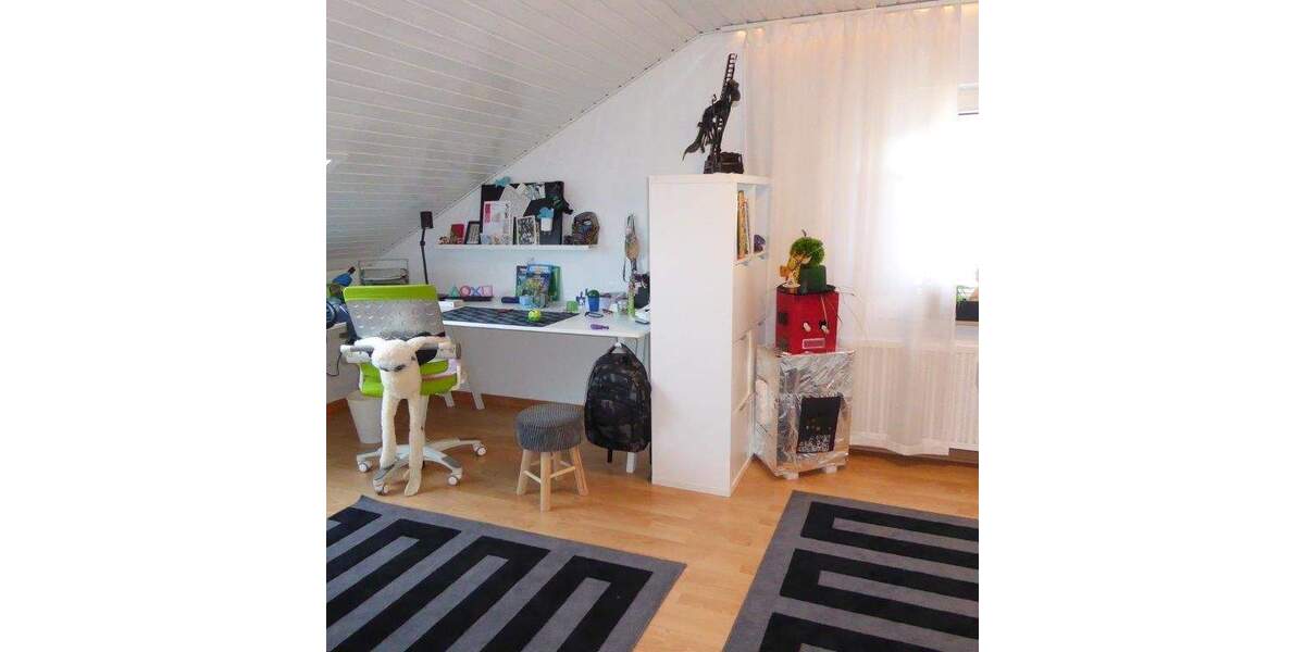 Etagenwohnung Rosbach vor der Höhe Rodheim - 7 Zimmer, 170 m&sup2;, 1.550&euro; | Angebot:24657672