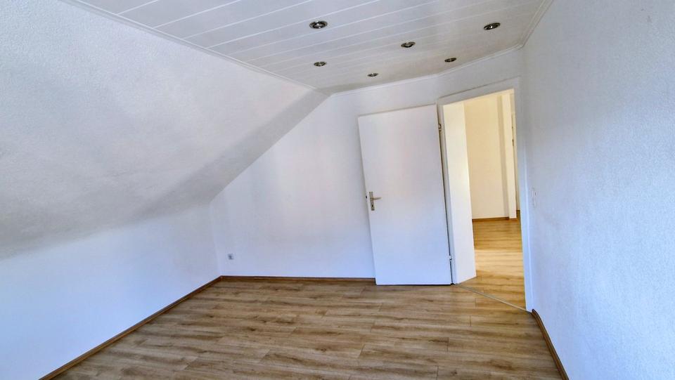 Dachgeschoßwohnung Münster (Hessen) - 3 Zimmer, 54 m&sup2;, 680&euro; | Angebot:25277884