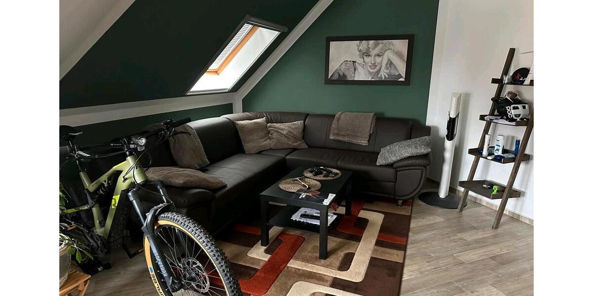 Dachgeschoßwohnung Werdau - 2 Zimmer, 51 m&sup2;, 330&euro; | Angebot:25756456