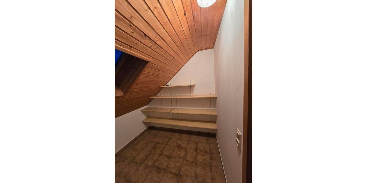 Dachgeschoßwohnung Grünberg - 3 Zimmer, 93 m&sup2;, 900&euro; | Angebot:26432407