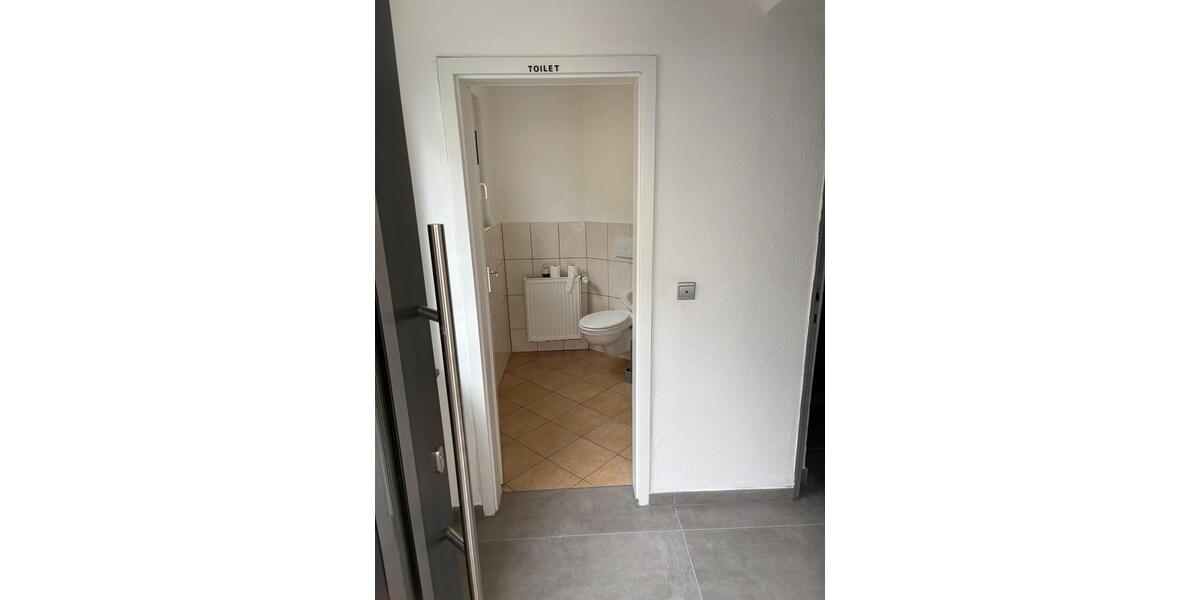 Einfamilienhaus Pohlheim - 8 Zimmer, 240 m&sup2;, 2.200&euro; | Angebot:25032445