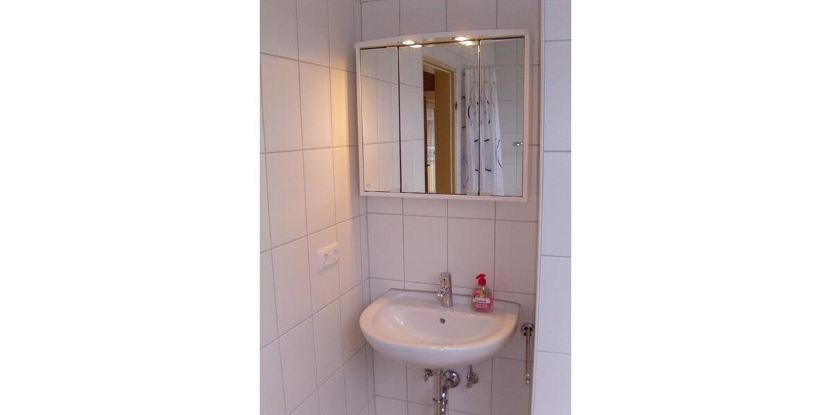 Sehr schöne Dachgeschosswohnung mit großem Balkon 2 zimmer