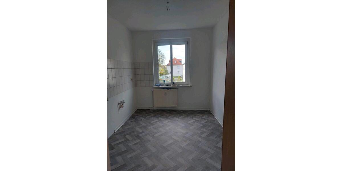 Etagenwohnung Böhlen - 4 Zimmer, 65 m&sup2;, 490&euro; | Angebot:26536093