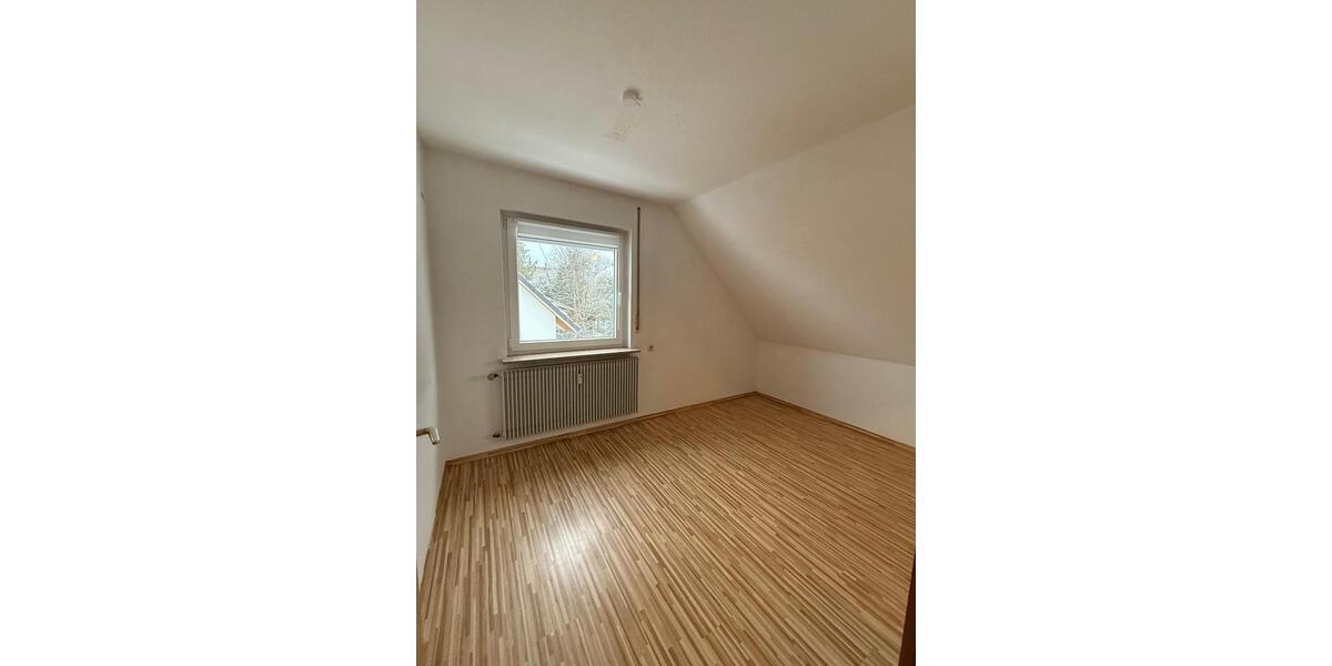 Dachgeschoßwohnung Mötzingen - 3 Zimmer, 70 m&sup2;, 850&euro; | Angebot:26036671