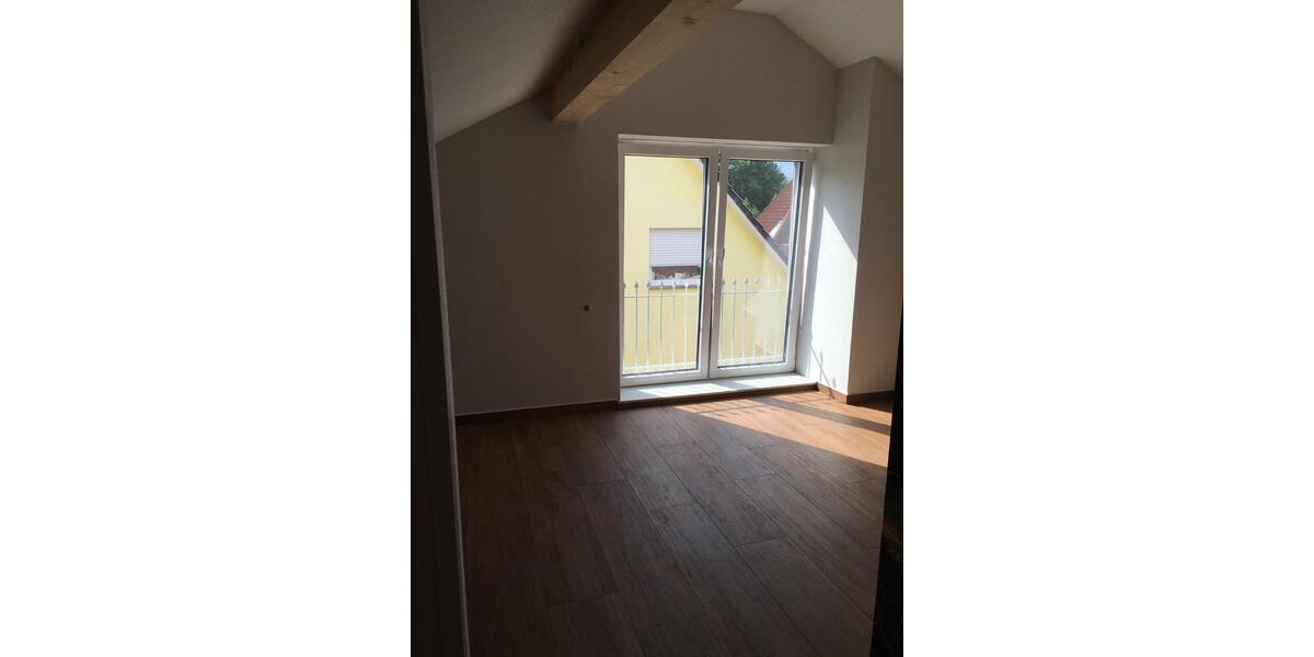 Dachgeschoßwohnung Hambergen - 4 Zimmer, 95 m&sup2;, 980&euro; | Angebot:24876698