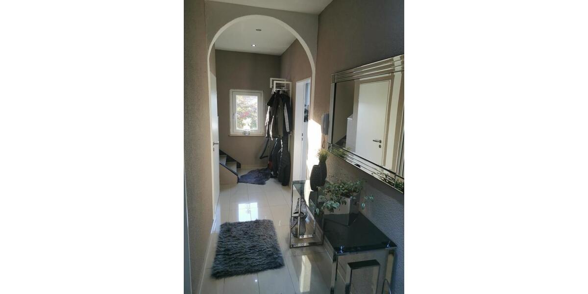 Etagenwohnung Brakel - 1 Zimmer, 140 m&sup2;, 1.200&euro; | Angebot:26036380