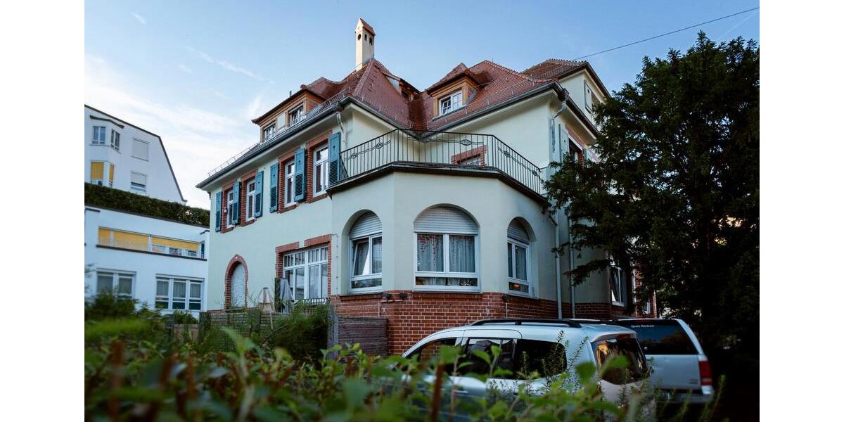Etagenwohnung Reutlingen - 3 Zimmer, 158 m&sup2;, 1.900&euro; | Angebot:26423393