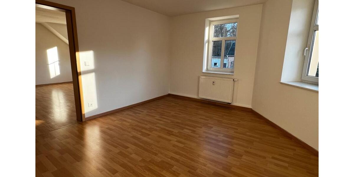Dachgeschoßwohnung Döbeln - 3 Zimmer, 64 m&sup2;, 390&euro; | Angebot:25974081