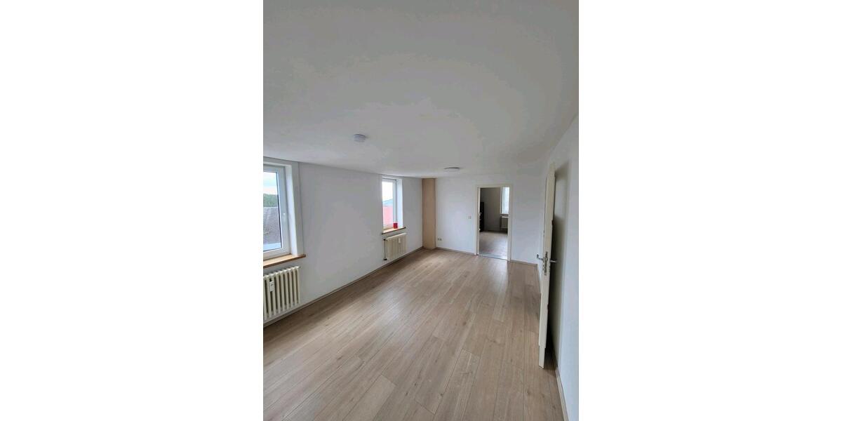 Etagenwohnung Neuhaus am Rennweg - 2 Zimmer, 60 m&sup2;, 570&euro; | Angebot:26670705