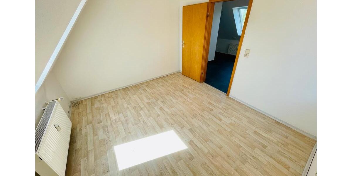 Dachgeschoßwohnung Halberstadt - 3 Zimmer, 68 m&sup2;, 440&euro; | Angebot:25498153