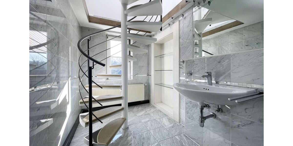 Dachgeschoßwohnung Oelsnitz (Vogtland) - 3 Zimmer, 130 m&sup2;, 750&euro; | Angebot:25181811