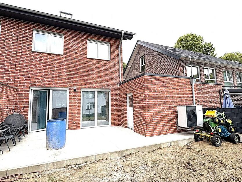 Erstbezug! Moderne Doppelhaushälfte mit Garage und Gartenbereich.