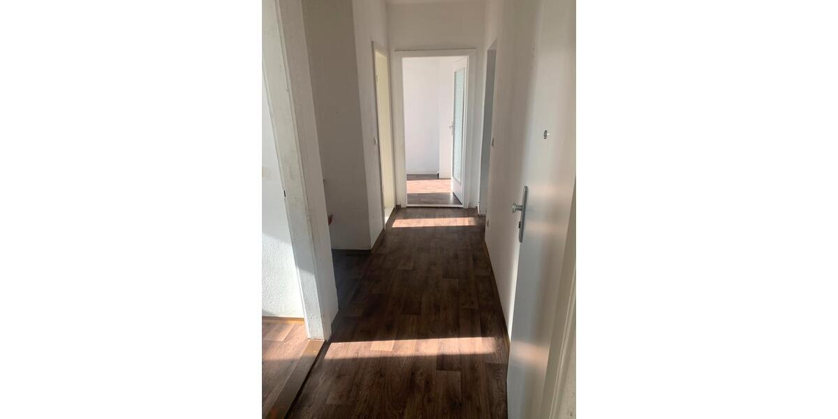 Erdgeschoßwohnung Gröditz - 3 Zimmer, 65 m&sup2;, 310&euro; | Angebot:18264373