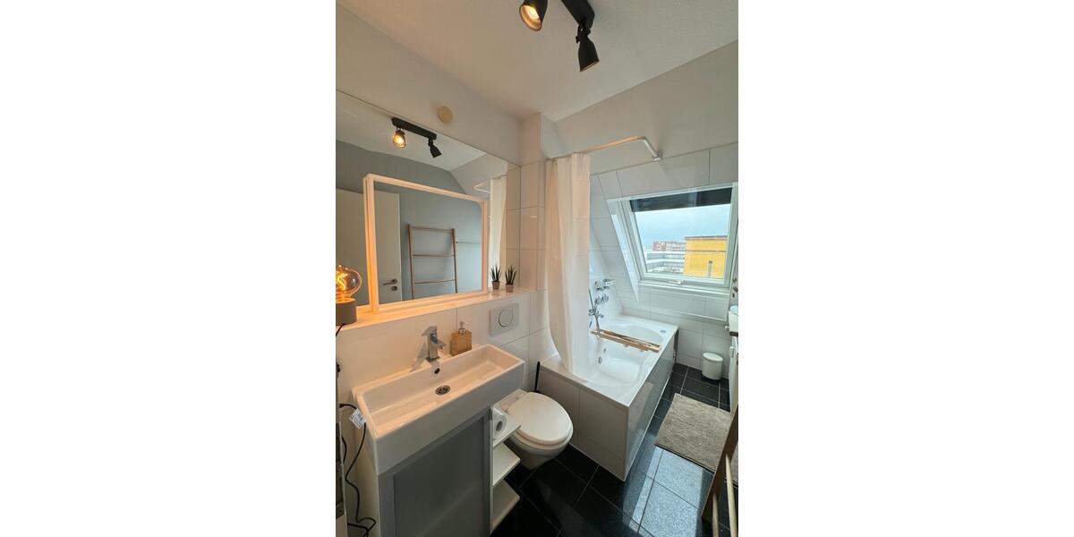 Dachgeschoßwohnung Ludwigshafen am Rhein - 2.5 Zimmer, 50 m&sup2;, 1.500&euro; | Angebot:24352309