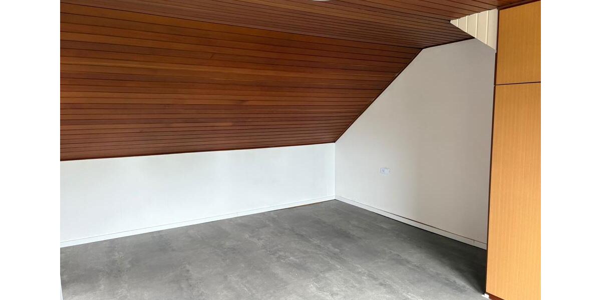 Dachgeschoßwohnung Wiesbaden Biebrich - 2 Zimmer, 60 m&sup2;, 900&euro; | Angebot:26592076
