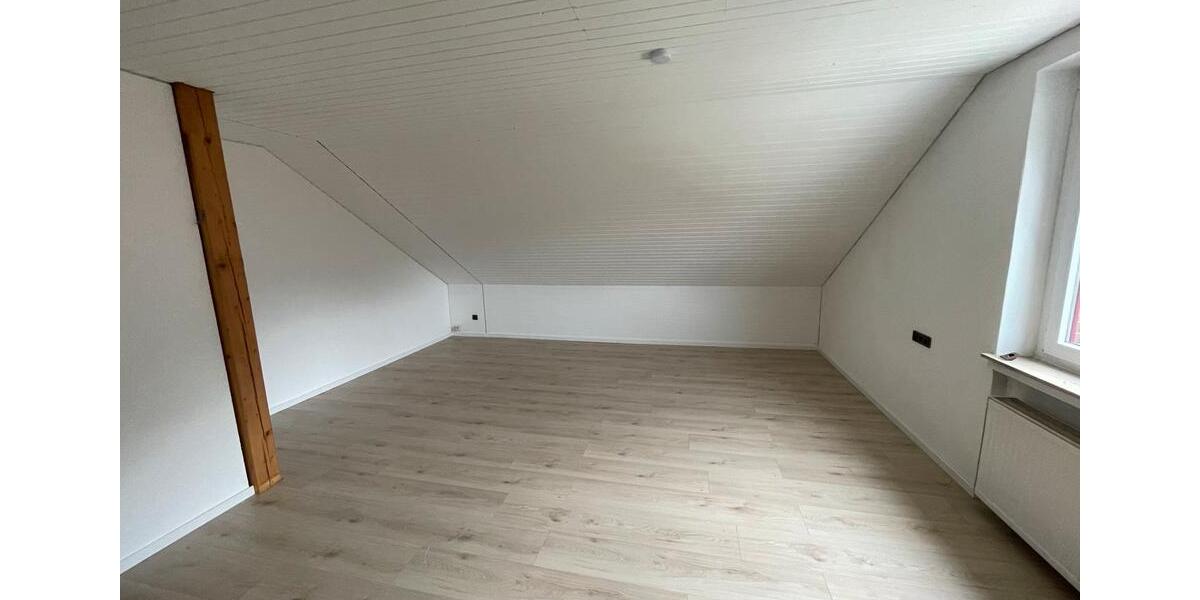 Dachgeschoßwohnung Edewecht - 2 Zimmer, 69 m&sup2;, 650&euro; | Angebot:26448357