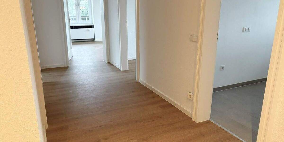 Etagenwohnung Köln Bayenthal - 3 Zimmer, 100 m&sup2;, 1.700&euro; | Angebot:24347977