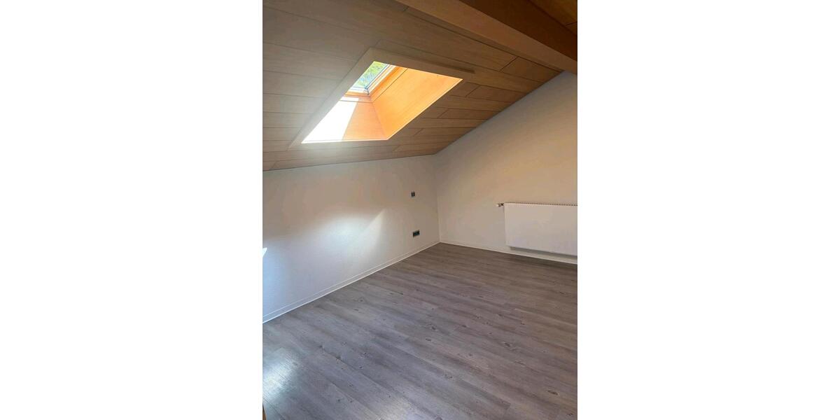 Dachgeschoßwohnung Erlenbach - 2.5 Zimmer, 89 m&sup2;, 935&euro; | Angebot:26283878