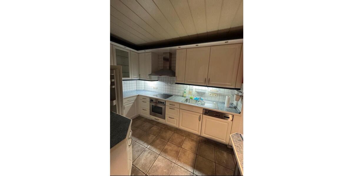 Erdgeschoßwohnung Grevenbroich Neuenhausen - 4 Zimmer, 130 m&sup2;, 1.500&euro; | Angebot:24840289