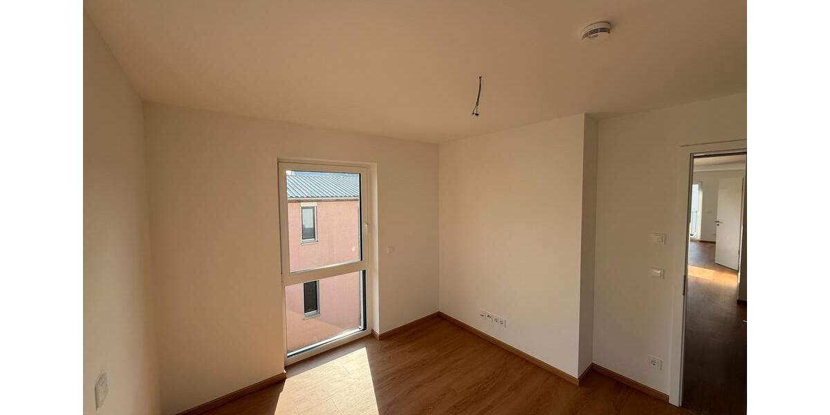 Etagenwohnung Petersberg - 3 Zimmer, 83 m&sup2;, 1.100&euro; | Angebot:24865742