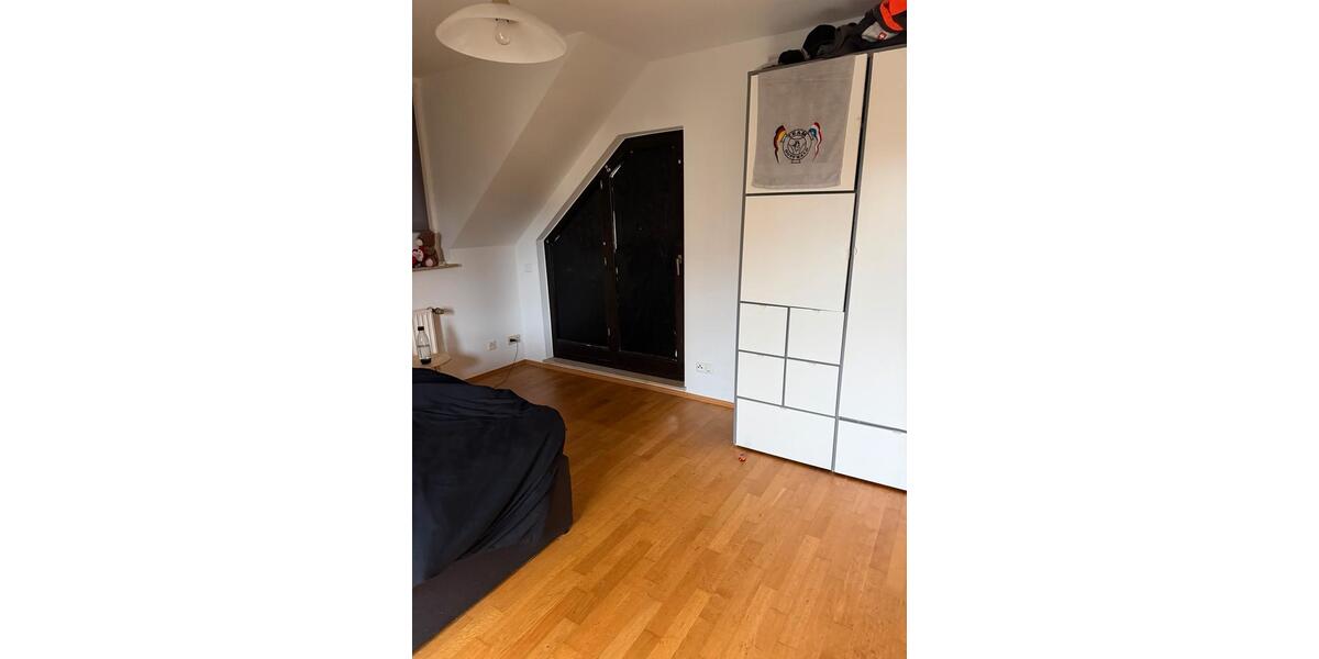 Etagenwohnung Hennef (Sieg) - 3 Zimmer, 92 m&sup2;, 1.250&euro; | Angebot:25935304