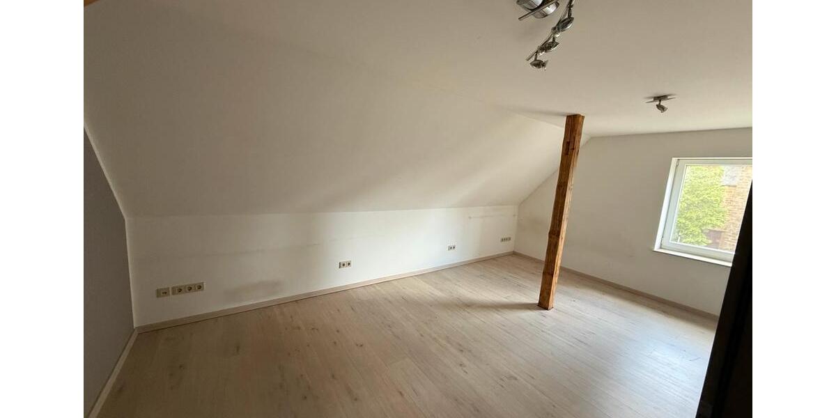 Mehrfamilienhaus, Wohnhaus Hüllhorst - 8 Zimmer, 244 m&sup2;, 2.140&euro; | Angebot:26533419