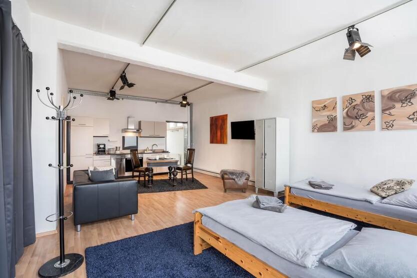 Privates Zimmer 70 qm mit Küche und eigenem Bad
