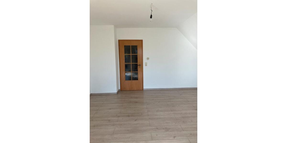 Dachgeschoßwohnung Lügde - 3 Zimmer, 80 m&sup2;, 500&euro; | Angebot:26697838