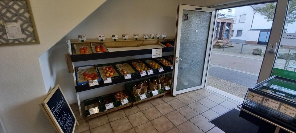 Gewerbliche Räume mit Schaufenster, Kühlhaus, WC zimmer