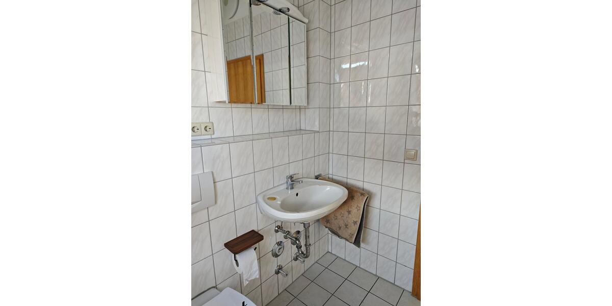 Helle 2,5 Zimmer DG in Herrenberg-Oberj mit Balkon - Möbliert 2 zimmer