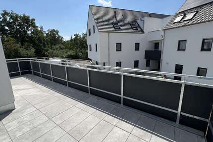Wohnung Regenstauf - 3 Zimmer, 97 m&sup2;, 1.310&euro; | Angebot:27653434