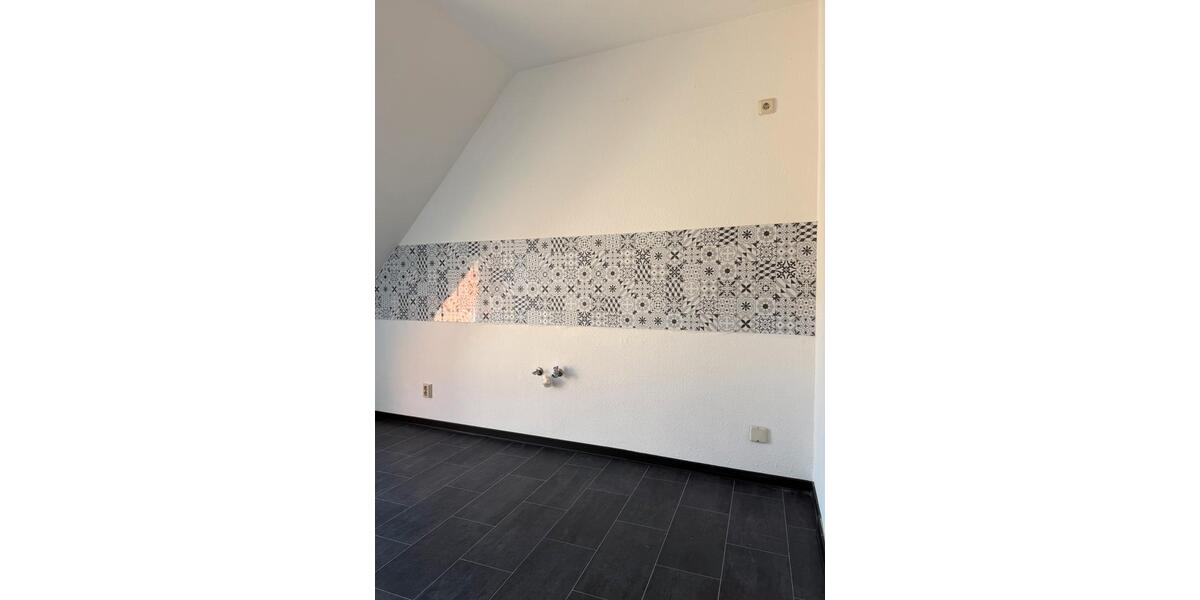 Dachgeschoßwohnung Sangerhausen - 3 Zimmer, 86 m&sup2;, 600&euro; | Angebot:26656969