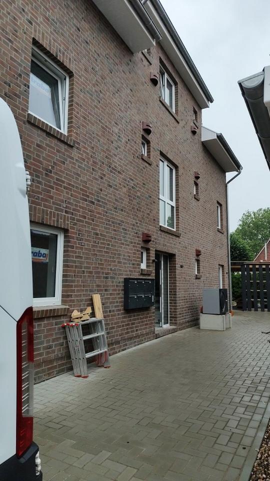 2 Zimmer NeubauWohnung mit Balkon und PKW Stellplatz