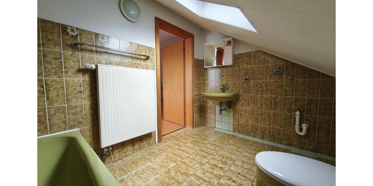 Dachgeschoßwohnung Plettenberg - 4 Zimmer, 68 m&sup2;, 450&euro; | Angebot:24743891