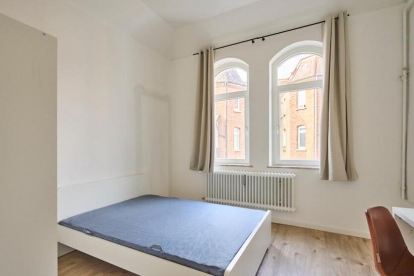 WG-Zimmer in historischer Stadtvilla zentrale Lage